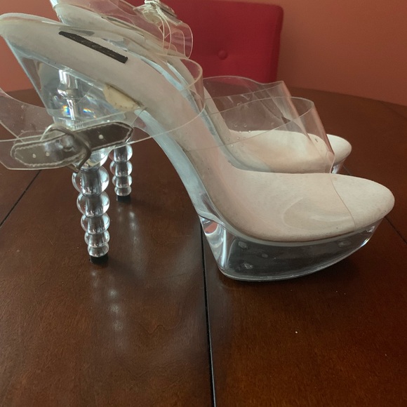 Shoes - Picture 4 of 5